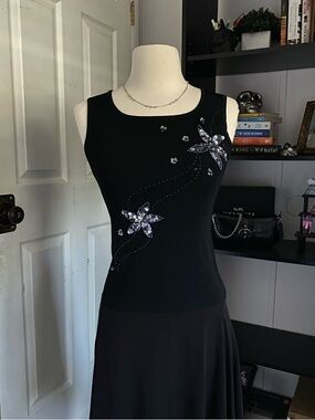 Black Sleeveless Floral Embellished Dress
